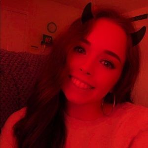 Meet your Posher, Katelyn